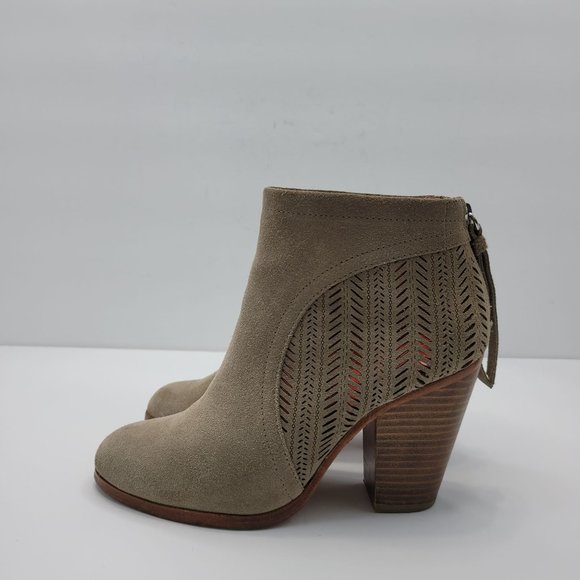 Coach Honey Suede Beige Block Heel Women's Shoes Q1963 US Size 6B - Picture 2 of 8